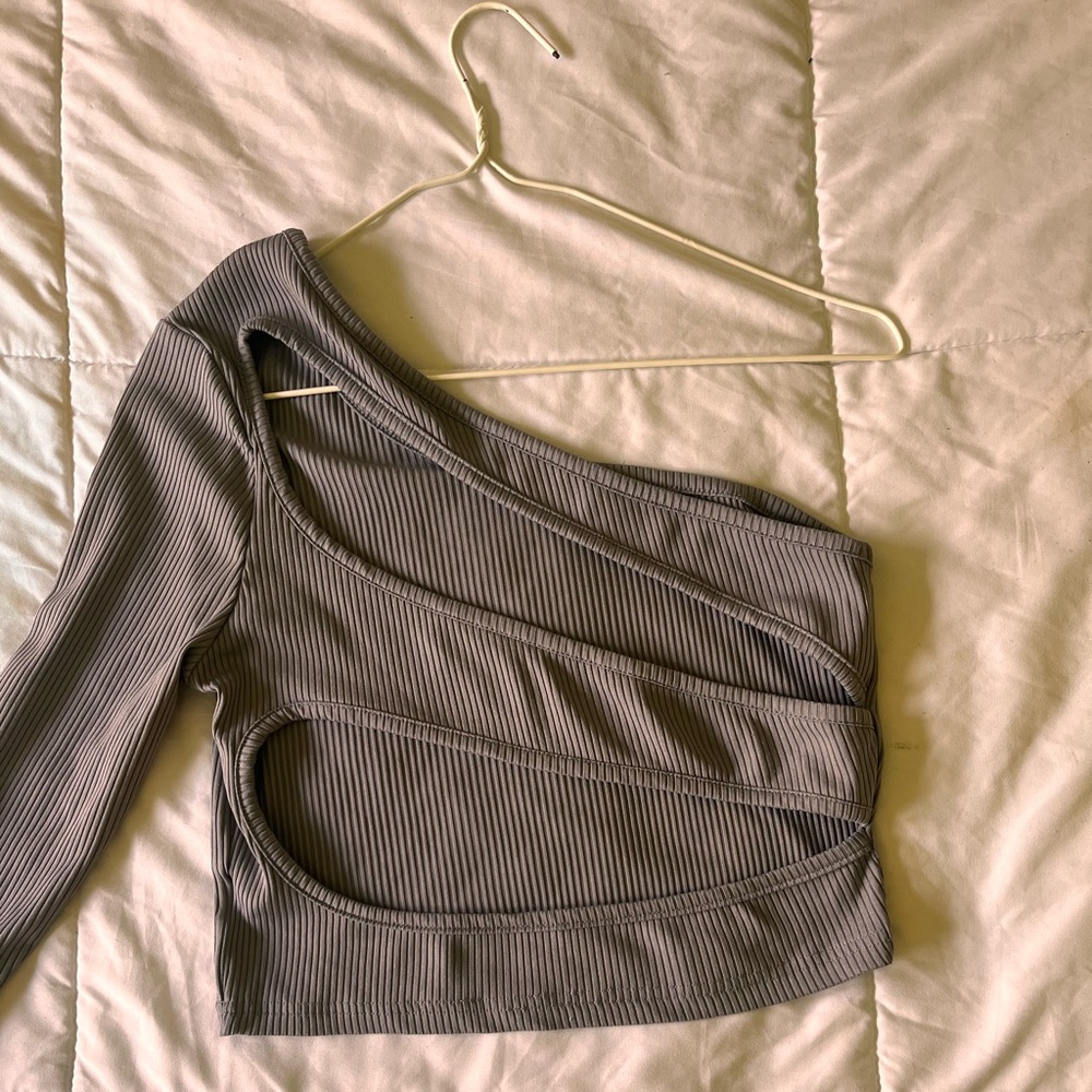 One-Shoulder Ribbed Gray Top - Picture 5 of 5